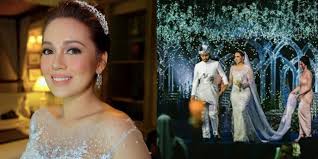 Menerusi instagram, nelydia memuat naik foto bersama seorang lelaki dipercayai kekasihnya yang dikenali sebagai hafiz dengan kapsyen mahu bertemu di hari pernikahan. Foto Resepsi Nelydia Senrose