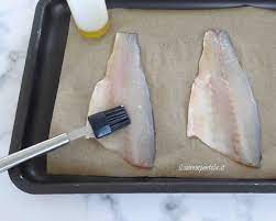 Una ricetta semplice che esalta tutto il sapore di questo tipo di pesce realizzata con ingredienti che spesso troviamo nella nostra dispensa di casa. Filetti Di Branzino Al Forno Gratinati Ricetta Light E Saporita