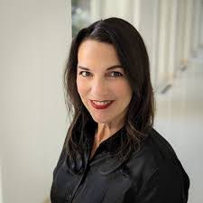 Julianne Holt's Instagram, Twitter & Facebook