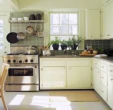 Este es uno de los diseños de cocinas más comunes, especialmente en pequeños apartamentos. Diseno Cocinas Cuadradas Pequenas Buscar Con Google Modelo De Cocinas Pequenas Disenos De Cocinas Pequenas Diseno De Cocina