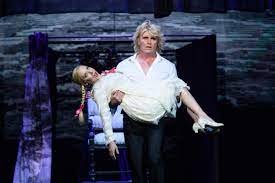 The magician is currently single, his starsign is pisces and he is now 52 years of age. Stars Privat Heute Magier Hans Klok Wochenendspiegel