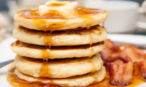 Cette Savoureuse Recette De Pancakes Ravira Les Papilles Des Petits Comme Des Grands Preparez Les Facilement Et Ra Recette Pancakes Pancakes Moelleux Recette