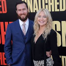 Kate garry hudson (born april 19, 1979) is an american actress, author, and fashion entrepreneur. Kate Hudson Gives Birth To Baby Girl With Boyfriend Danny Fujikawa Kate Hudson Welcomes Third Child