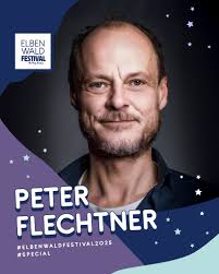 Paul Burghardt aka @meisterdiebtv, Geschichtenerzähler und Hörspielmaestro,  kehrt zurück aufs Elbenwald Festival und bringt ein uns ein brandneues  interaktives Live-Hörspiel mit! Freut euch auf ein neues Abenteuer aus der  Meisterdieb-Reihe, live performt