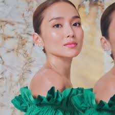 i like her work the ONLY thing i don't like is that her obvious color is  green,she uses green everywhere all the time. limits the beauty. other than  that her design eye