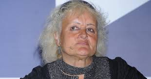 Barbara Kwarc: co się dzieje z Baśką z "Klatki B"? Pani Basia porzuciła  YouTube