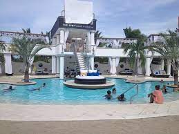 Luckily, it's not hard to find numerous luxury resorts where extensive pampering is the order of the day. Vip Pool The Party Spot At Night Bild Von The Tropical At Lifestyle Holidays Vacation Resort Dominikanische Republik Tripadvisor