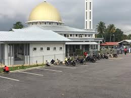 Bagi warga di dusun ini, memasak nasi lemang menjadi salah satu agenda wajib jelang lebaran yang telah dilakukan sejak nenek moyang dahulu. Aktiviti Gotong Royong Di Masjid Masjid Ar Rahmah Facebook