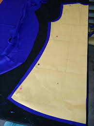 It's simply finished with buttoned cuffs and neat pleats at the back. Pola Blouse Stylo Titipan Bundawidya