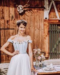 Stellt man am besten etwas her? Tian Van Tastique Tradition Auf Instagram Kein Kleid Macht A Madl Begehrenswerter Als A Brautdirndl Entdecke Jetzt Die Neue Tracht Braut Dirndl Braut Dirndl