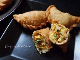 Kalau potong besar kena la tambah jumlah telur rebus. Karipap Inti Telur Hancur