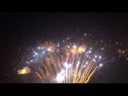 Vous devez être majeur, respecter les consignes de sécurité et avoir l'autorisation du propriétaire du terrain ou le feu sera tiré. Ou Vivre Les Feux D Artifice