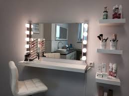 Spiegel online bestellen xxxlutz.de von standspiegel bis kosmetikspiegel viele größen unterschiedlichen designs bestellen sie spiegel bei xxxlutz! Ikea Stylingwand Hollywoodspiegel Theaterspiegel Kosmetik Hollywoodspiegel Ikea Schminkspiegel Schlafzimmer Design