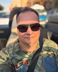 33 AUGUST. Mai stai vară, nu pleca.