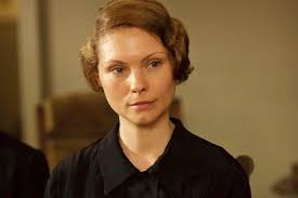 EDNA vs SIMON — who's worse? : r/DowntonAbbey