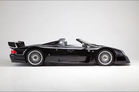 Au Moins 2 Millions D Euros Mercedes Clk Gtr Roadster La Legende Oubliee Mercedes Clk Voiture Mercedes Mercedes
