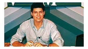 Marcelo tinelli possesses a great talent for creativity and self expression, typical of many accomplished writers, poets, actors and musicians. Marcelo Tinelli Sobre El Primer Videomatch Era Timido Usaba Sweaters En V Y No Hablaba Tan De Corrido La Vida Online Fm Vida Santa Fe 107 9