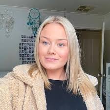 Kassi Collins's Instagram, Twitter & Facebook