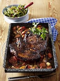 Geschmorte Hochrippe Zu Bohnen Basilikum Salat Und Kartoffelstampf Rezept Hochrippe Rezepte Rippchen