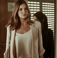 Pega pega is a brazilian telenovela written by claudia souto for rede globo. E Zara Blazer Rosa Da Camila Queiroz Na Novela Pega Pega Zarear