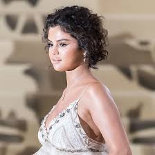 Fashion week, red carpet and a lot more celebrities wear very short hairstyles with a layered cut are total relief for thick hair. 67 Cute Short Haircuts For Women 2020 Short Celebrity Hairstyles