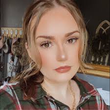 What role is everyone setting for Jasmine and Aladdin?