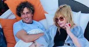 Maybe you would like to learn more about one of these? Chem Alla Pugacheva I Maksim Galkin Ugoshali Gostej V Novogodnyuyu Noch Novosti Russkogo Radio Moskva 105 7