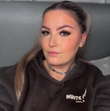 Short notice but does anyone know someone who does eye brows (wax and  tint)and would have some last minute availability