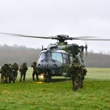 Die liste von luftfahrzeugen der bundeswehr enthält alle luftfahrzeuge der bundeswehr seit ihrer aufstellung im jahre 1955. Nh90 Bundeswehr Ubung Mit Hubschrauber In Schwarzenborn Schwarzenborn
