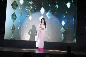 Hiện cô đã tốt nghiệp ngành báo in, khoa báo chí, học viện báo chí và tuyên truyền. Lá»™ Diá»‡n Hoa Khoi Xinh Ä'áº¹p Há»c Viá»‡n Bao Chi 2016