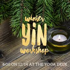 Du uppmanas att släppa taget och sjunka in i kuddarna. Winter Yin Yoga Wholehearter Yoga Woodland Studio In Ligonier