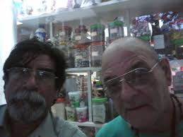 Los Mannucci. Otra familia que le dio y le da identidad a nuestra ciudad.  En esta foto familiar vemos al patriarca, el gran Leopoldo, con saco negro  y corbata. Recordemos que Leopoldo