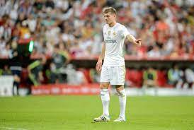 Transferts, salaire, palmares, statistiques en club et en sélection nationale. Toni Kroos 4k