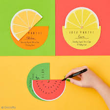 Diy Fabriquer Une Carte D Invitation Fruitee Idees Conseils Et Tuto Carterie Diy Carte Anniversaire Carte Invitation Idee Carte Anniversaire