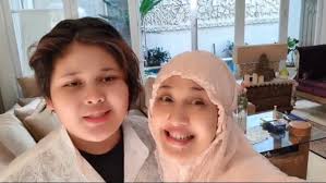 Potret Adrian Bago Anak Paramitha Rusady Genap Berusia 17 Tahun, Makin  Tampan dan Tinggi