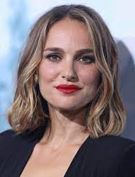 Antoinette beenders punta su tagli scalati sopra e lunghi sotto con . Tagli Di Capelli Medi I Trend Dell Autunno 2019 Vogue Italia