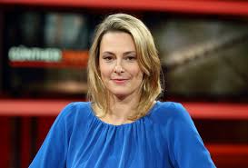After a traineeship at norddeutscher rundfunk (ndr), she worked as a freelance journalist for various programmes. Huffington Post Germany Athena