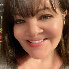 Tracy Loos's Instagram, Twitter & Facebook