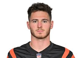 Charlie Jones's Instagram, Twitter & Facebook