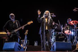 Tag iemand die hier sowieso had staan meebrullen. Lokerse Feesten 2019 Dag 4 Met O A Father John Misty En Patti Smith