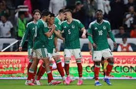 De virada e com gols contra bizarros, México goleia a Sérvia