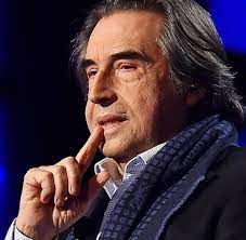 Riccardo muti, omri (born 28 july 1941) is an italian conductor. Riccardo Muti Sollen Wir Jetzt Etwa Nach Einem Frohlichen Pestwalzer Suchen Welt