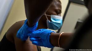 Das wird nicht reichen, sagen experten. Profitiert China Von Afrikas Impfstoff Bedarf Coronavirus Und Covid 19 Aktuelle Nachrichten Zur Pandemie Dw 02 02 2021