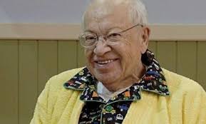 Eduardo manzano de 82 años de edad es hospitalizado de emergencia debido a una infección biliar, por lo que podría pasar varios días en el nosocomio de lo anterior lo dio a conocer susana parra de manzano, esposa del actor, quien además confirmó a reporteros de la fuente que no es verdad que. Cefol Rb7lyddm