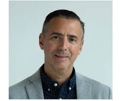 Robert Roelle's Instagram, Twitter & Facebook