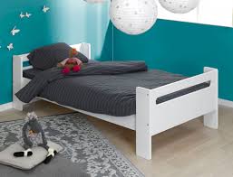 Cela peut paraitre grand mais cette dimension vous permettra de border correctement votre enfant et de lui créer un petit cocon bien chaud pour la nuit. Lit Enfant 90x190 London Blanc Matelas Fabriques En France