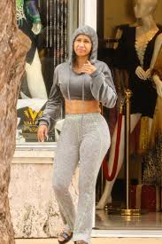 In addition to being a total bop, cardi b and megan thee stallion's wap was a cultural lightning rod, garnering criticism from the kind of people who watch an excerpt from the performance below, and enjoy the thought of ben shapiro watching in horror, sternly making note of every single lyrical. Jogging Look Ungeschminkt Das Ist Wirklich Cardi B Promiflash De