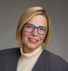 Lynn Sauer's Instagram, Twitter & Facebook