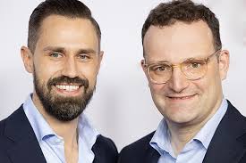 Archivo:MJKr01695 Daniel Funke und Jens Spahn (NRW-Empfang, Berlinale  2020).jpg