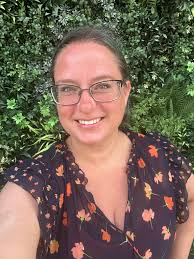 You could get arrested for ordering a salad to go at Hillstone Winter Park.  It almost happened to me!